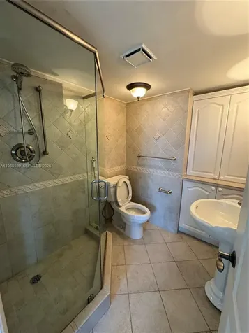 2555 Collins Avenue Miami Beach FL 33140