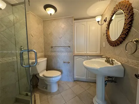 2555 Collins Avenue Miami Beach FL 33140