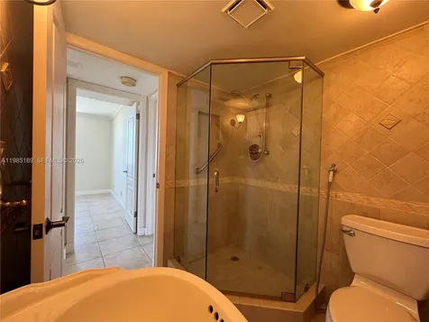 2555 Collins Avenue Miami Beach FL 33140
