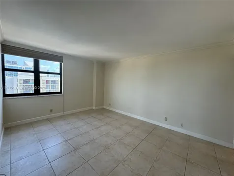 2555 Collins Avenue Miami Beach FL 33140