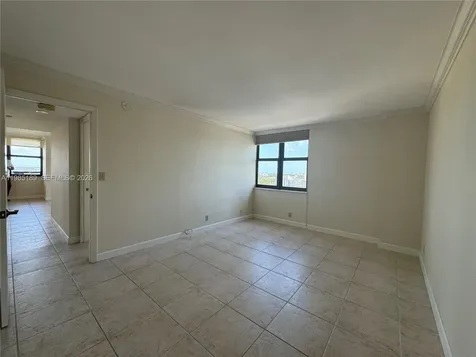 2555 Collins Avenue Miami Beach FL 33140