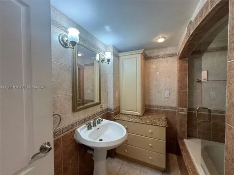 2555 Collins Avenue Miami Beach FL 33140