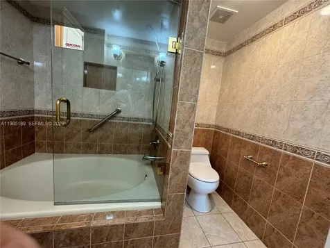 2555 Collins Avenue Miami Beach FL 33140