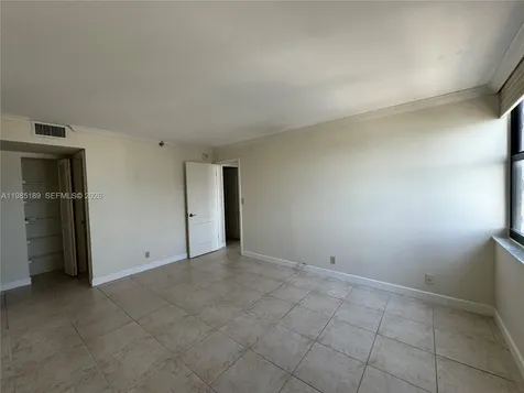 2555 Collins Avenue Miami Beach FL 33140