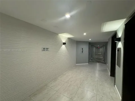 2555 Collins Avenue Miami Beach FL 33140