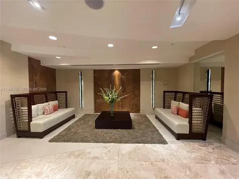 2555 Collins Avenue Miami Beach FL 33140