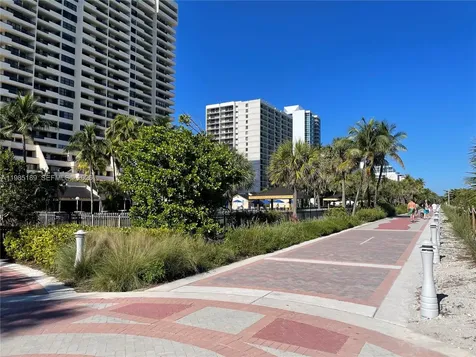 2555 Collins Avenue Miami Beach FL 33140