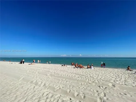 2555 Collins Avenue Miami Beach FL 33140