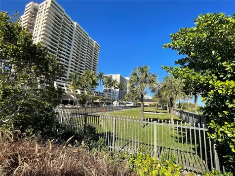 2555 Collins Avenue Miami Beach FL 33140