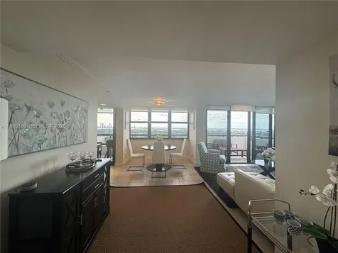 2555 Collins Avenue Miami Beach FL 33140