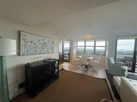 2555 Collins Avenue Miami Beach FL 33140