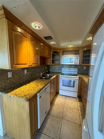 2555 Collins Avenue Miami Beach FL 33140