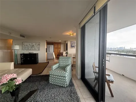 2555 Collins Avenue Miami Beach FL 33140