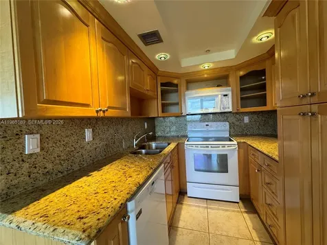 2555 Collins Avenue Miami Beach FL 33140