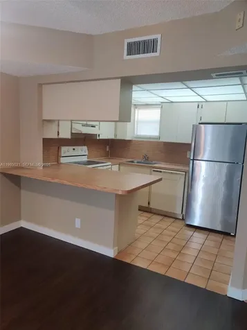 8290 Lake Drive Doral FL 33166