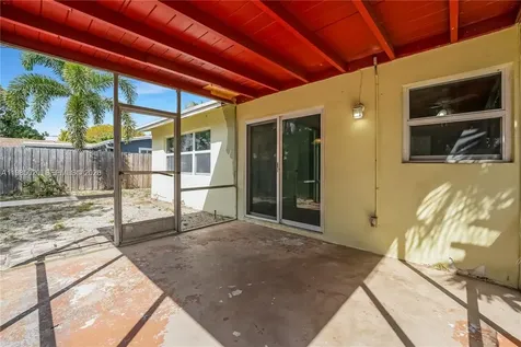 340 SE 4th Street Deerfield Beach FL 33441