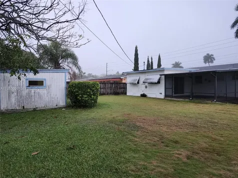 690 NW 19th Street Homestead FL 33030