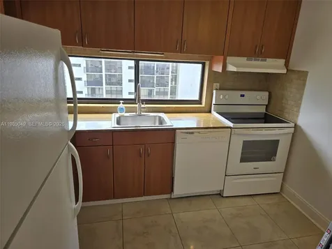 16919 N Bay Road Sunny Isles Beach FL 33160