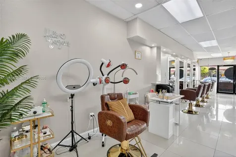 Full Service Beauty Salon On 8 Street Miami FL 33184