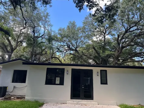 666 NE 164th Terrace Miami FL 33162