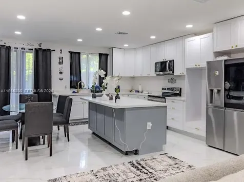 666 NE 164th Terrace Miami FL 33162