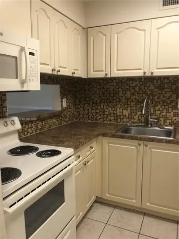 9467 SW 76th Street Miami FL 33173