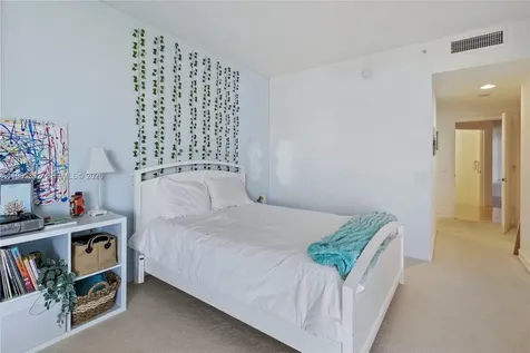 21050 Point Place Aventura FL 33180