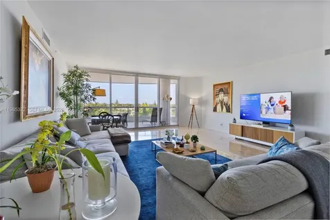 21050 Point Place Aventura FL 33180
