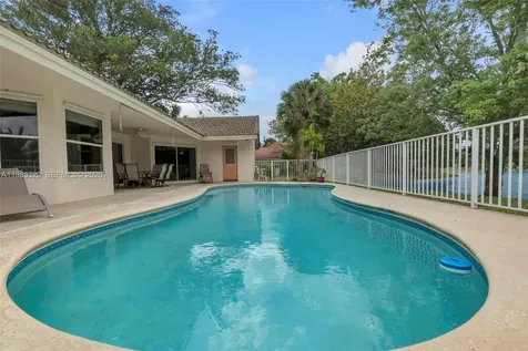 4927 NW 67th Avenue Lauderhill FL 33319