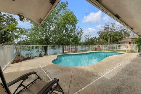 4927 NW 67th Avenue Lauderhill FL 33319