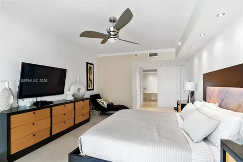 Hallandale Beach FL 33009