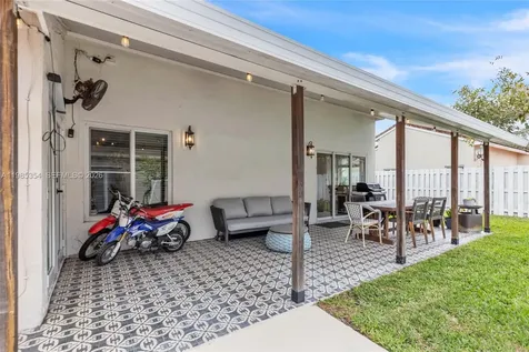 12742 NW 11th Place Sunrise FL 33323
