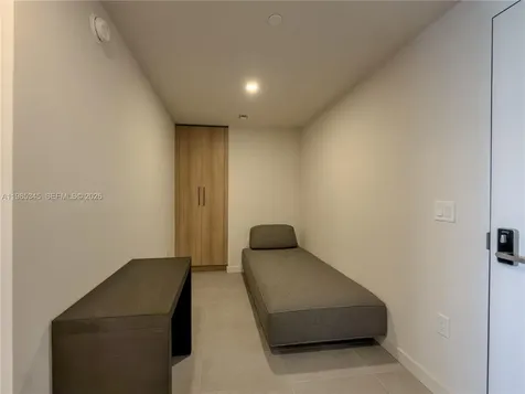 121 NE 5th Street Miami FL 33132