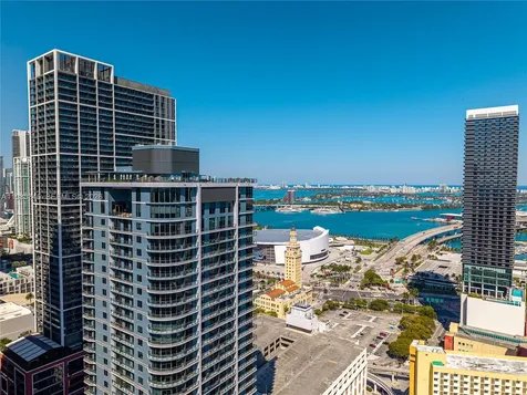121 NE 5th Street Miami FL 33132