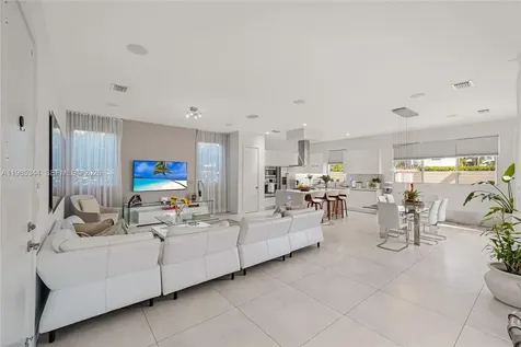 7515 NW 99th Avenue Doral FL 33178