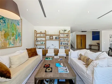 561 Warren Lane Key Biscayne FL 33149