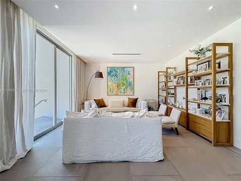 561 Warren Lane Key Biscayne FL 33149