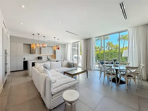 561 Warren Lane Key Biscayne FL 33149