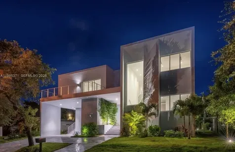561 Warren Lane Key Biscayne FL 33149