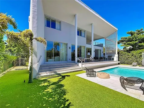 561 Warren Lane Key Biscayne FL 33149