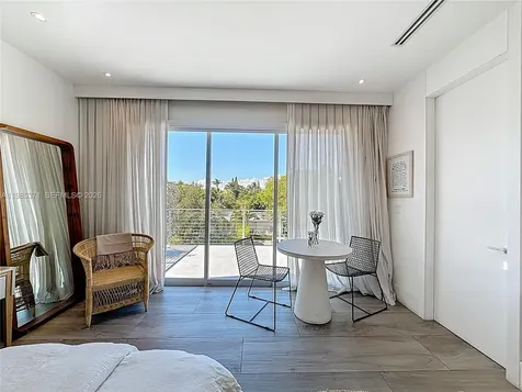 561 Warren Lane Key Biscayne FL 33149