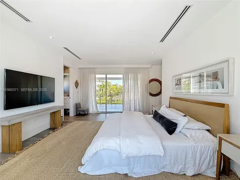 561 Warren Lane Key Biscayne FL 33149
