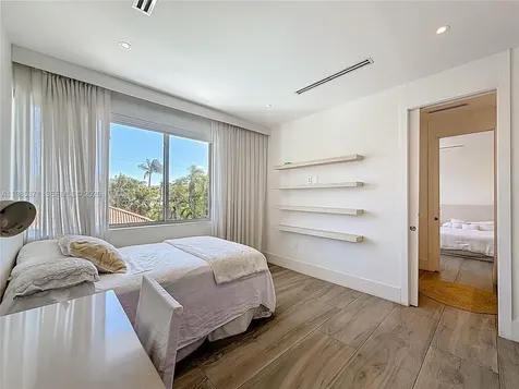 561 Warren Lane Key Biscayne FL 33149