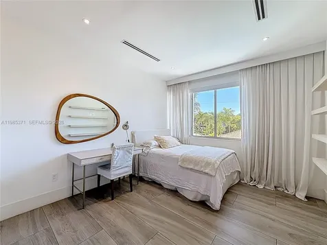 561 Warren Lane Key Biscayne FL 33149