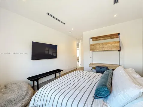 561 Warren Lane Key Biscayne FL 33149