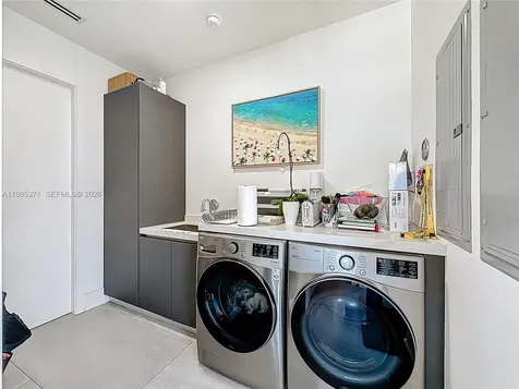 561 Warren Lane Key Biscayne FL 33149