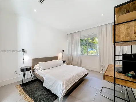 561 Warren Lane Key Biscayne FL 33149