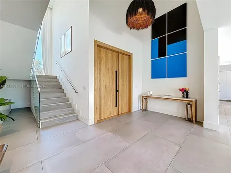 561 Warren Lane Key Biscayne FL 33149