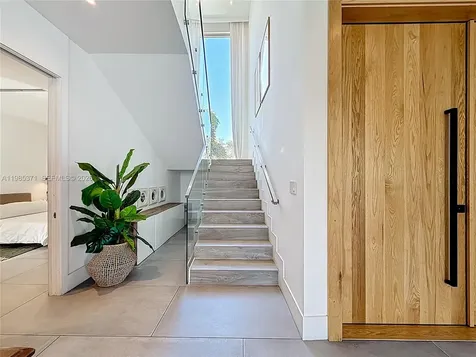 561 Warren Lane Key Biscayne FL 33149