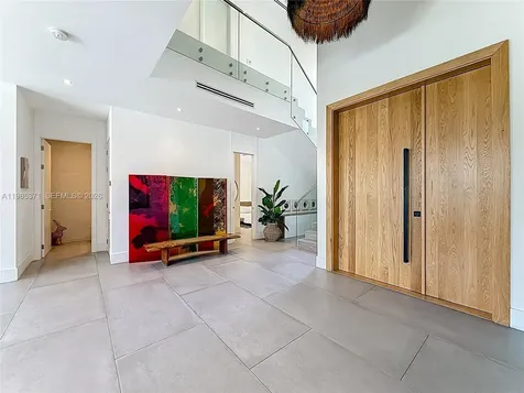 561 Warren Lane Key Biscayne FL 33149